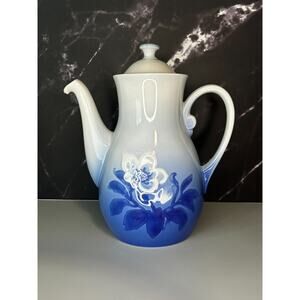 VTG Bing & Grondahl Copenhagen Porcelain Tea/Coffee Pot Christmas Rose Blue